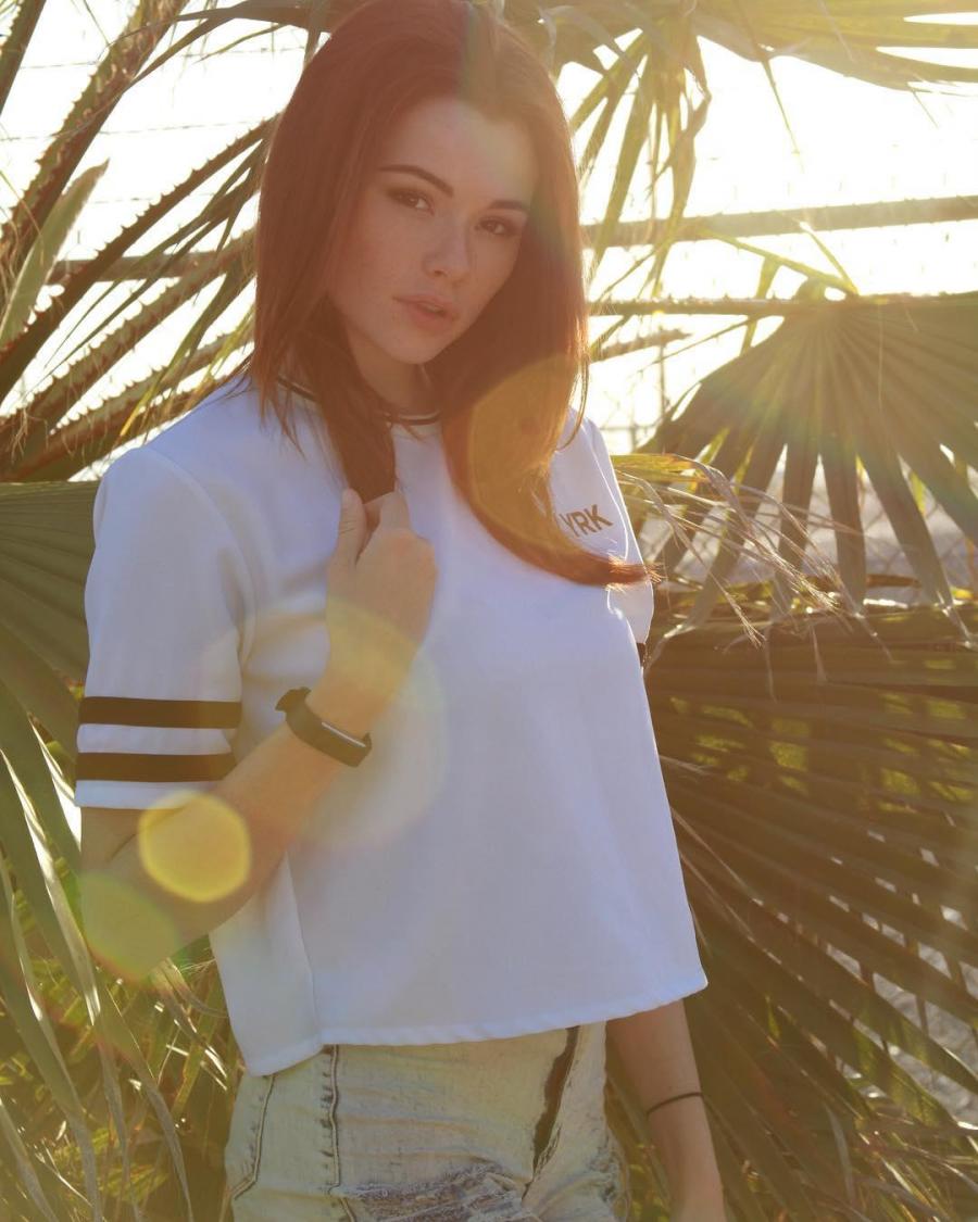 Sabrina Lynn Big Boobs Mature Picture and Photo