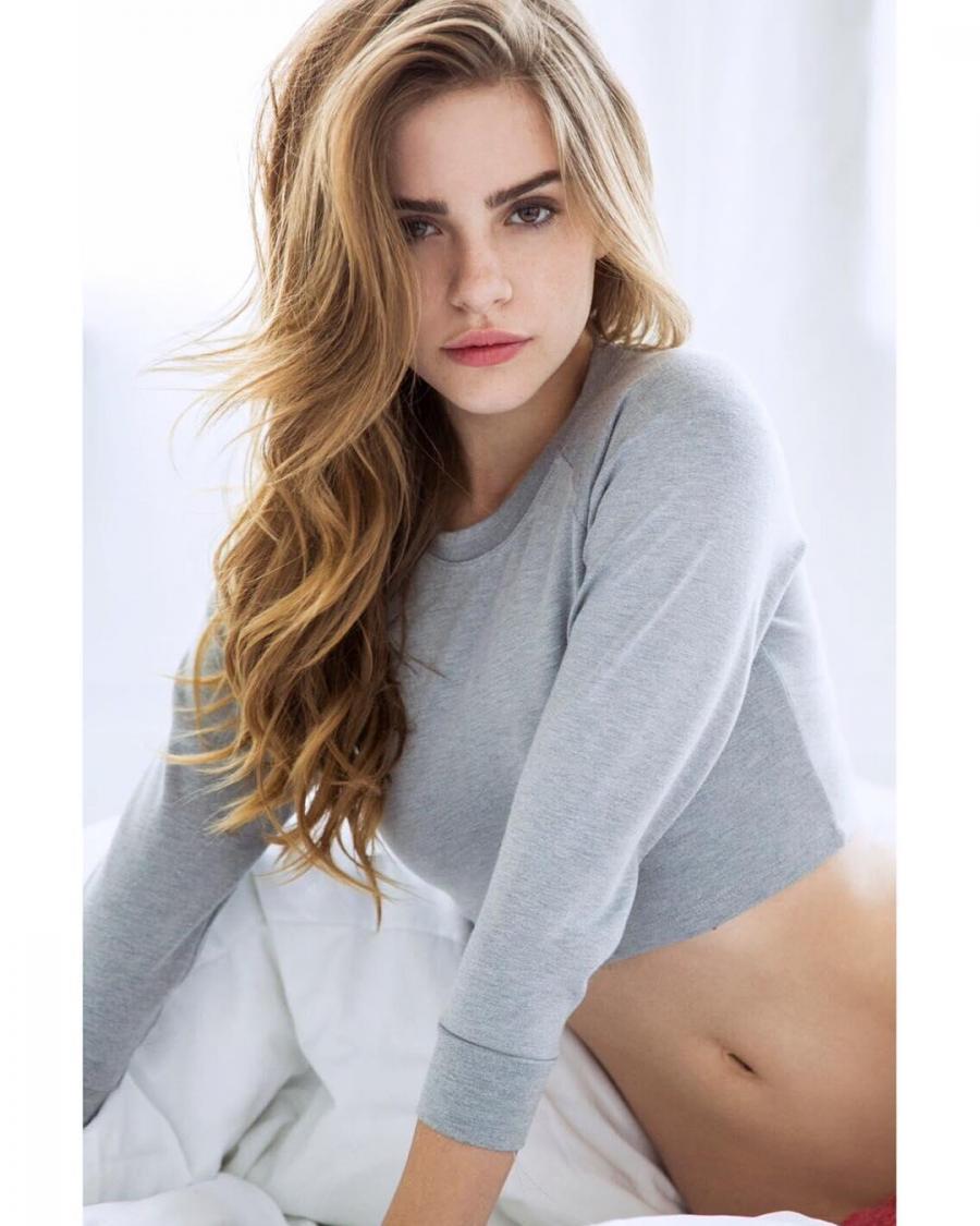 Bridget Satterlee Beautiful Legs Lovely Picture and Photo