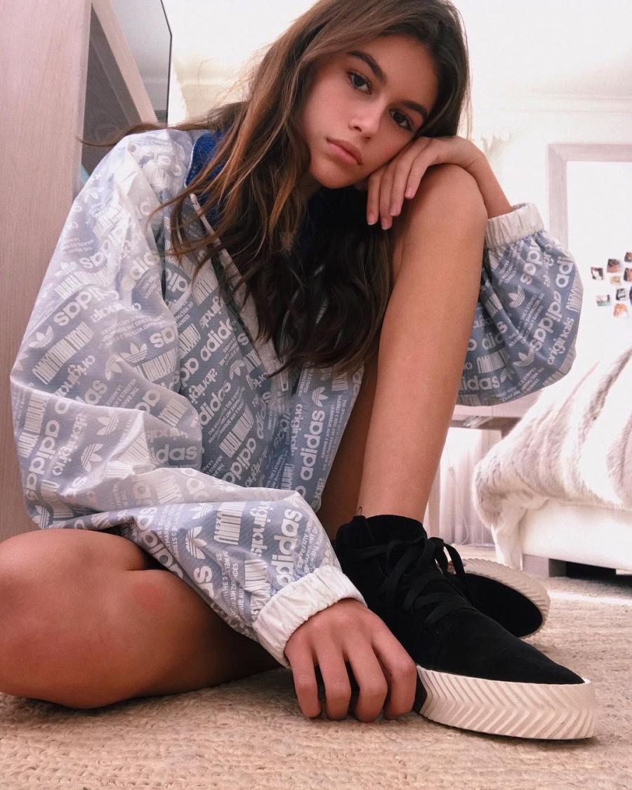 Kaia Gerber Beautiful Legs Picture and Photo