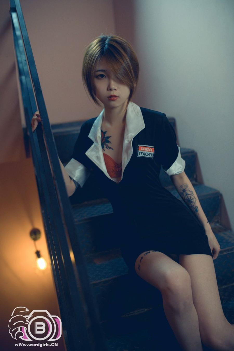 TouTiao Girls Vol.807 The long legged secretary in the stairwell