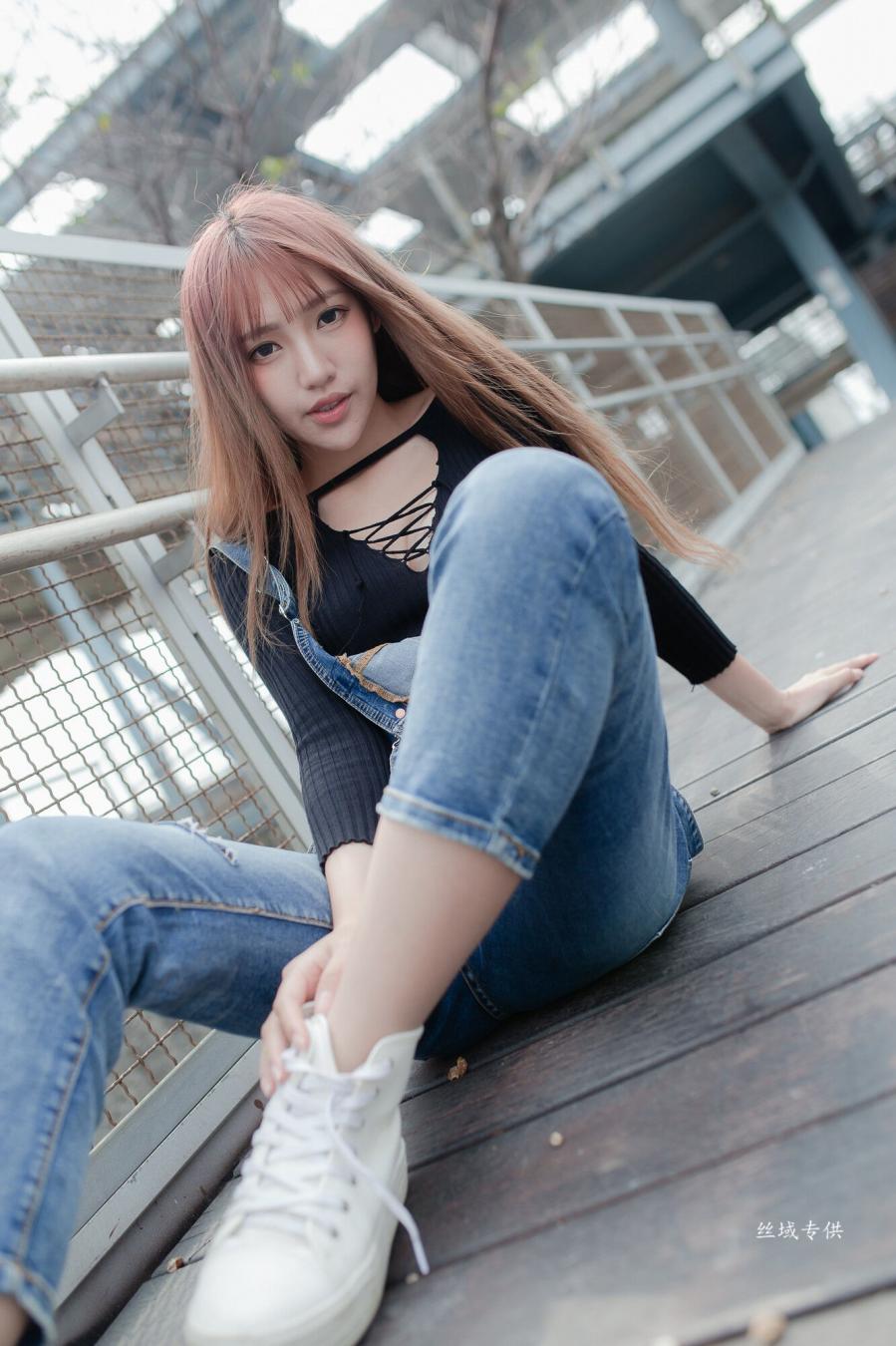 Taiwan Pretty Girl Bi Bi Er Jean Hot Pants Pictures