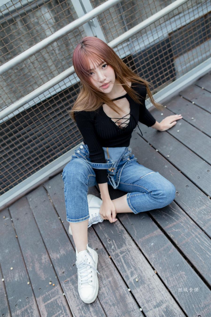 Taiwan Pretty Girl Bi Bi Er Jean Hot Pants Pictures