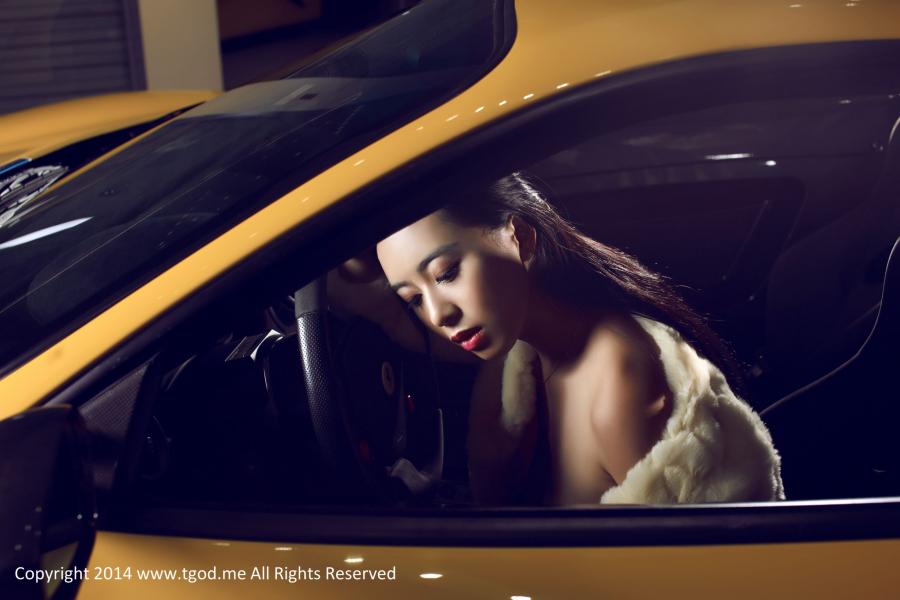 TGOD – Car and Beauty Girl Huang Ke