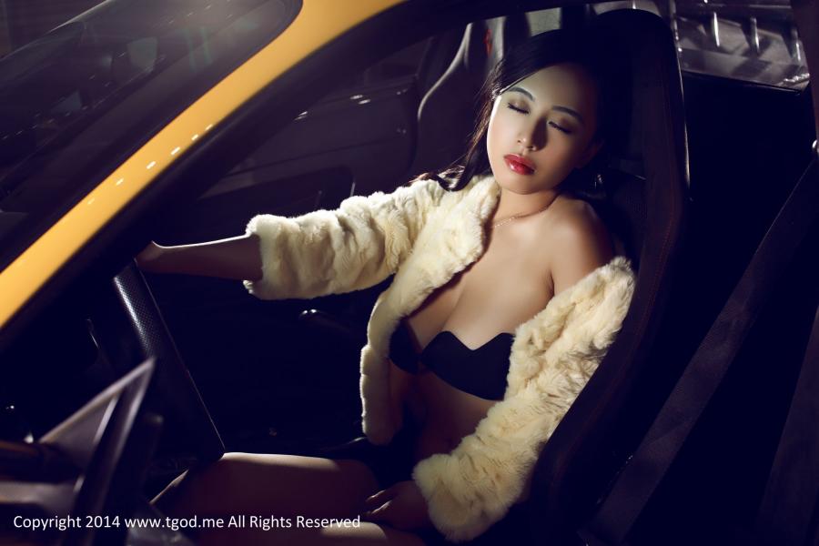 TGOD – Car and Beauty Girl Huang Ke