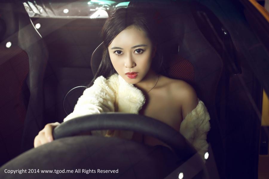 TGOD – Car and Beauty Girl Huang Ke