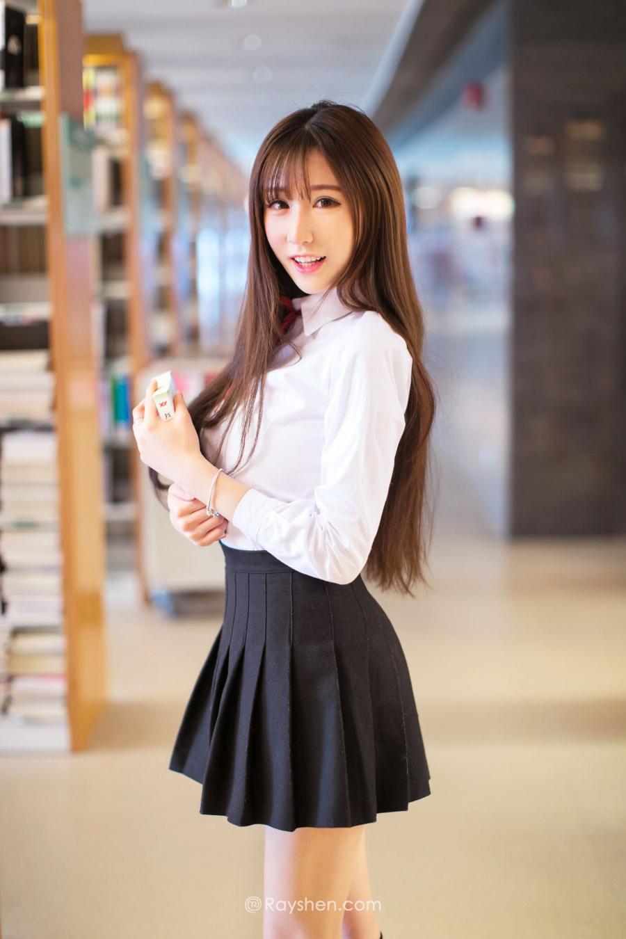 Cute Girl Zhang Fei Fei School Uniform Picture and Photo