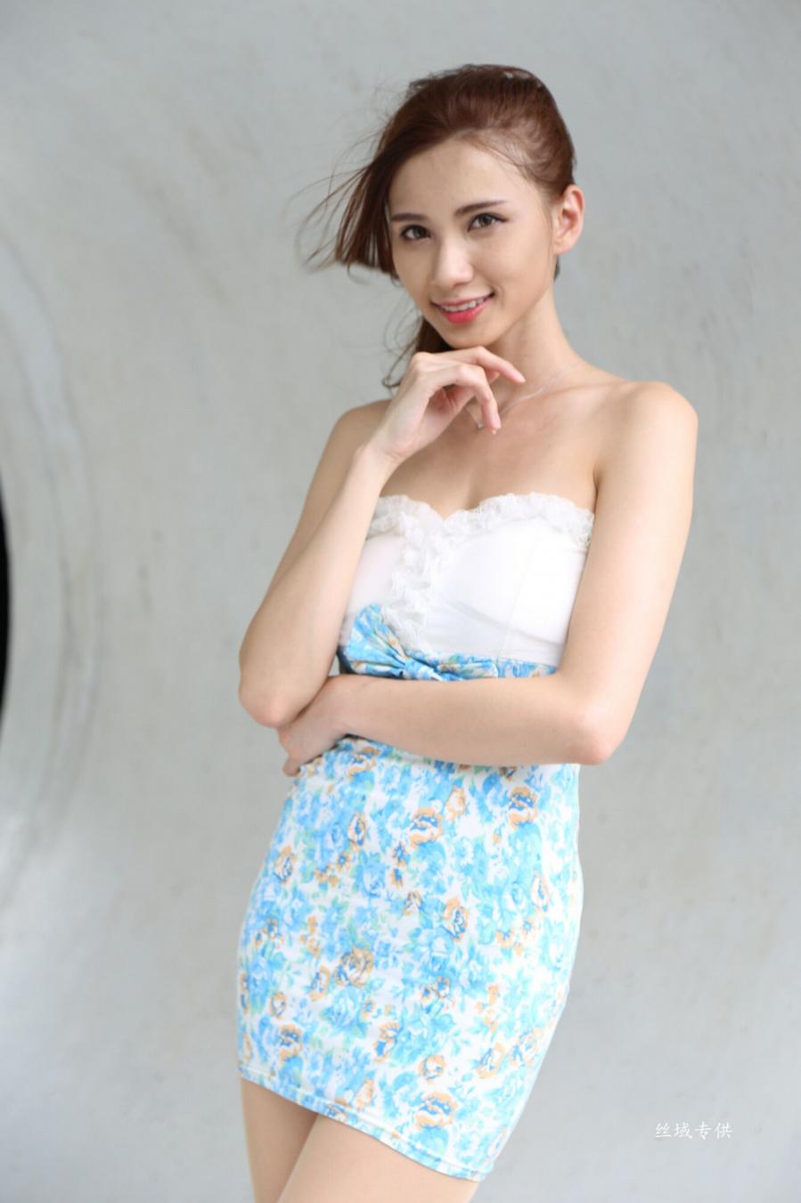 Taiwan Pretty Girl Cai Yi Xin Hip and Dress Picture and Photo