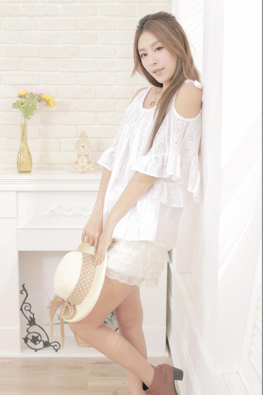 Zhang Hui Zhen Beautiful Legs Temperament Picture and Photo