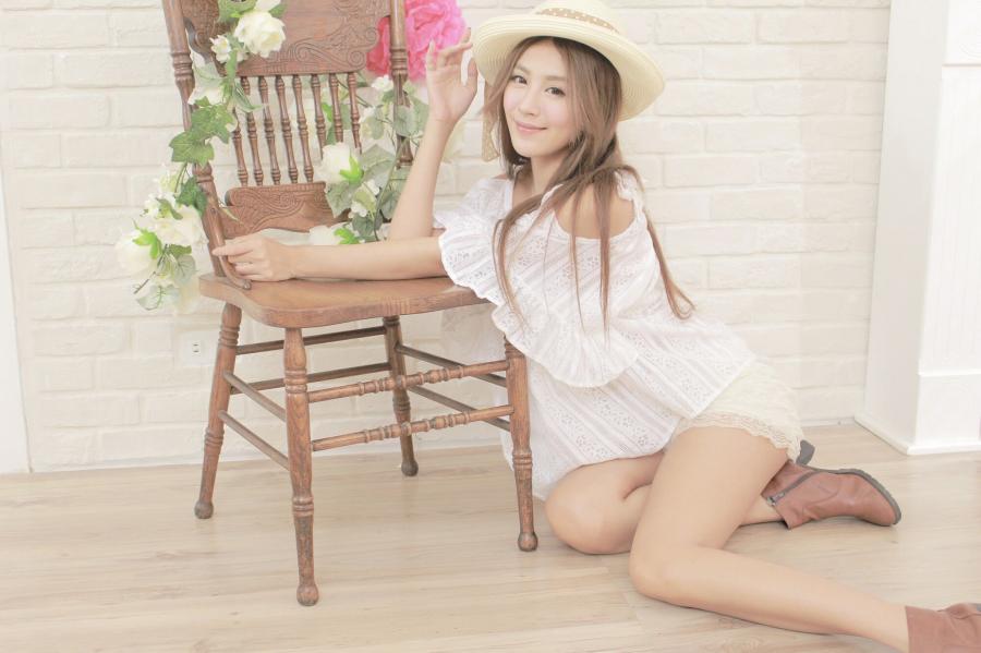 Zhang Hui Zhen Beautiful Legs Temperament Picture and Photo