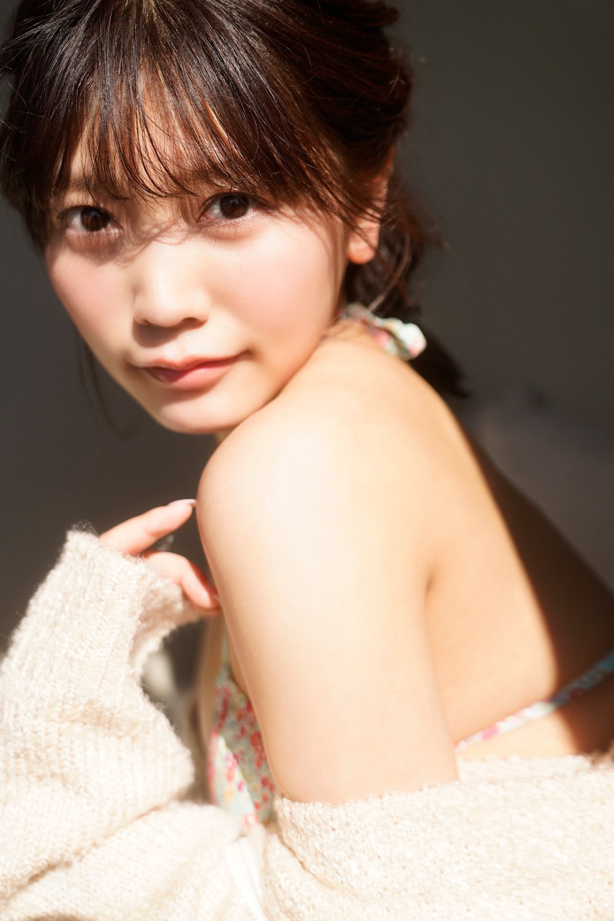 FLASH Photobook Reona Matsushita 松下玲緒菜 Journey With Bare Skin 0020 0580970239.jpg