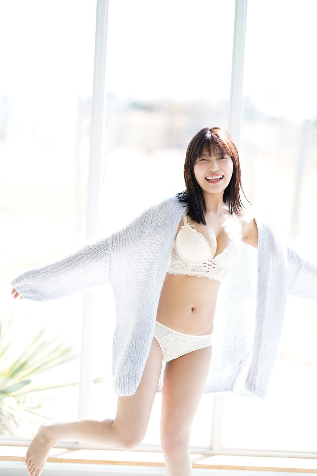 FLASH Photobook Reona Matsushita 松下玲緒菜 Journey With Bare Skin 0037 0374882695.jpg