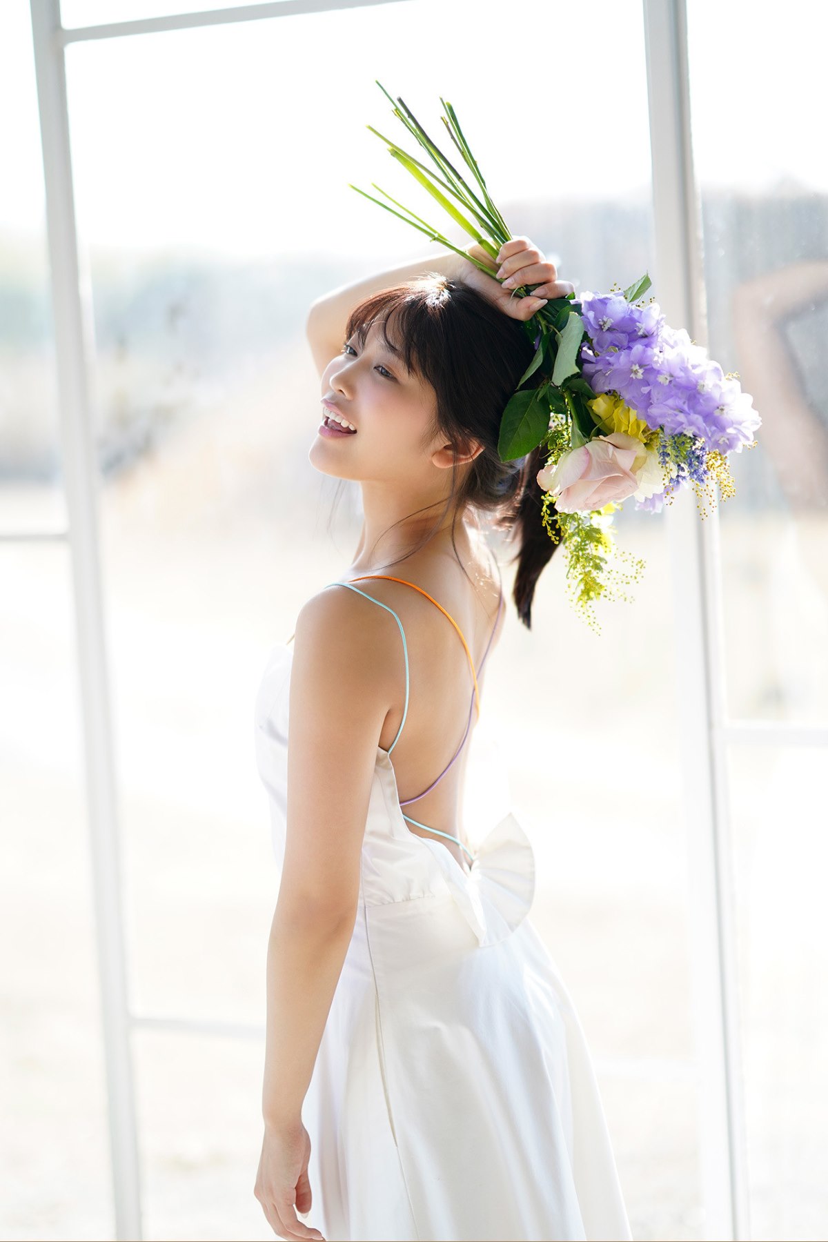 FLASH Photobook Reona Matsushita 松下玲緒菜 Journey With Bare Skin 0085 5852422764.jpg