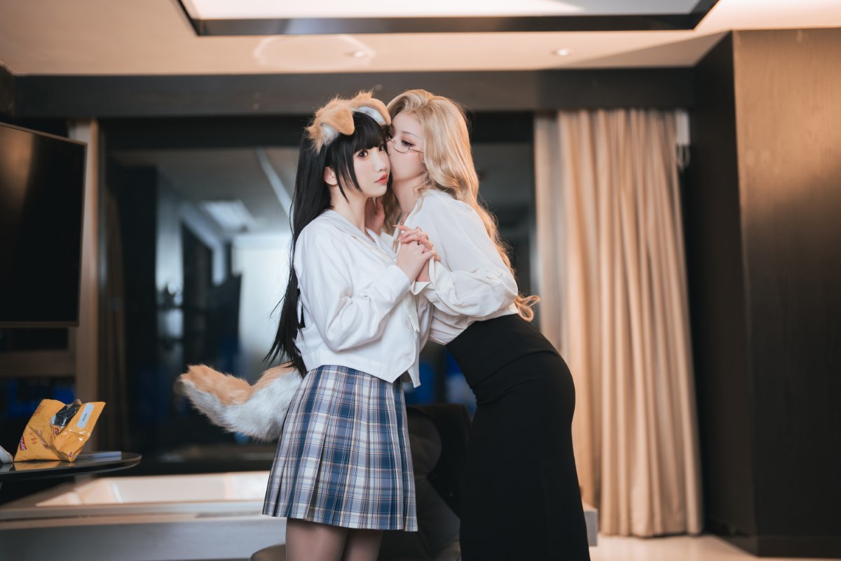 Coser@rioko凉凉子 Vol 106 rioko凉凉子 and 面饼仙儿 女上司组合版 0006 9209444312.jpg