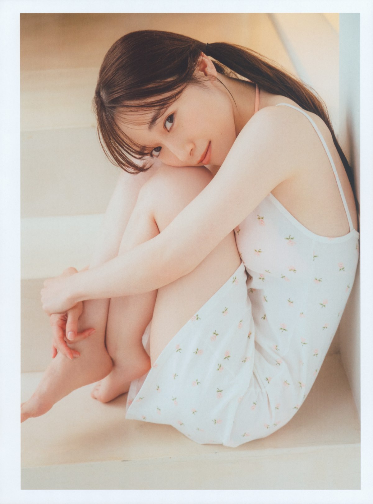 Photobook 2022 08 23 Rena Moriya 守屋麗奈 1st Photobook Egao No Guu Choki Paa 0100 0287035185.jpg