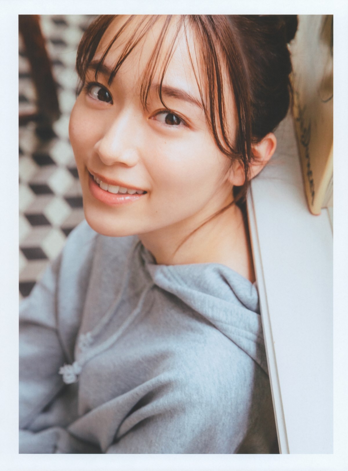 Photobook 2022 08 23 Rena Moriya 守屋麗奈 1st Photobook Egao No Guu Choki Paa 0140 0617083279.jpg