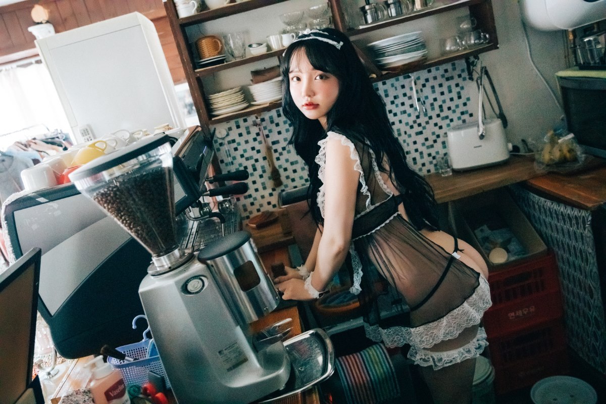 Loozy Son Ye Eun 손예은 Fetish Cafe 0003 0958242521.jpg