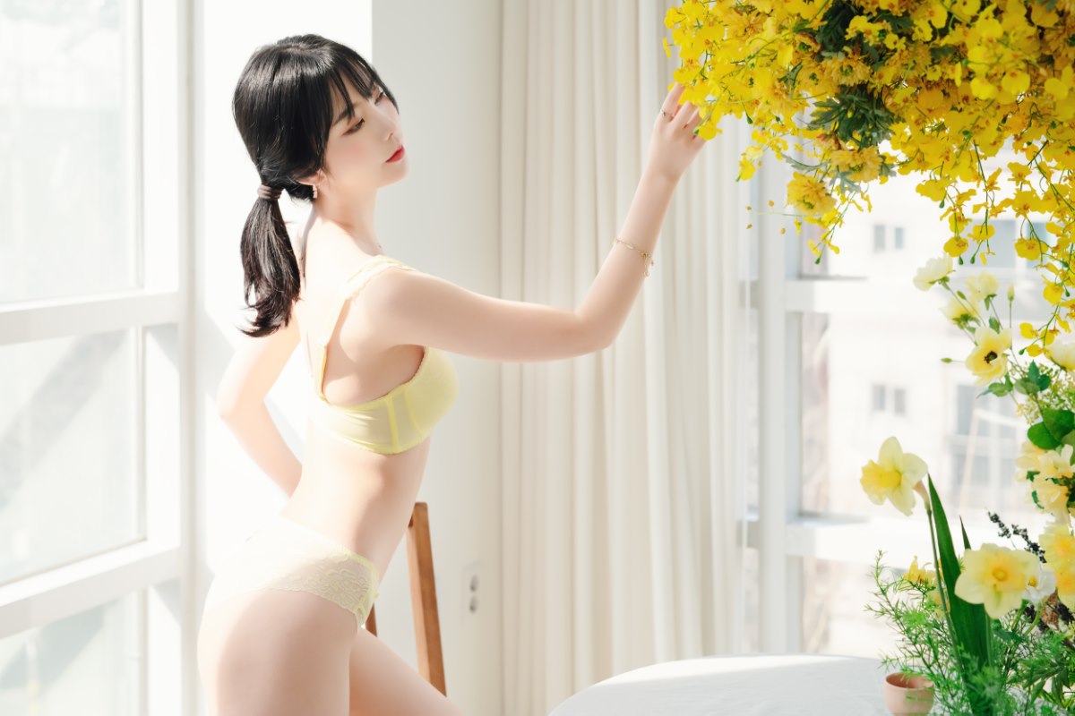 Patreon Yuna 유나 Flowers 0002 7748721715.jpg