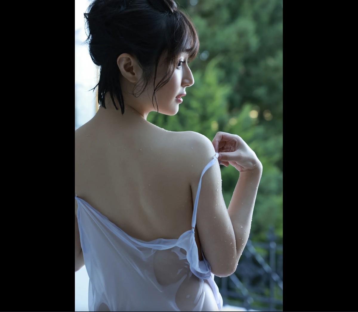 FRIDAYデジタル写真集 Manami Shindo 新藤まなみ Secret Honey Vol 2 All Cut Complete Version 0095 9437265240.jpg