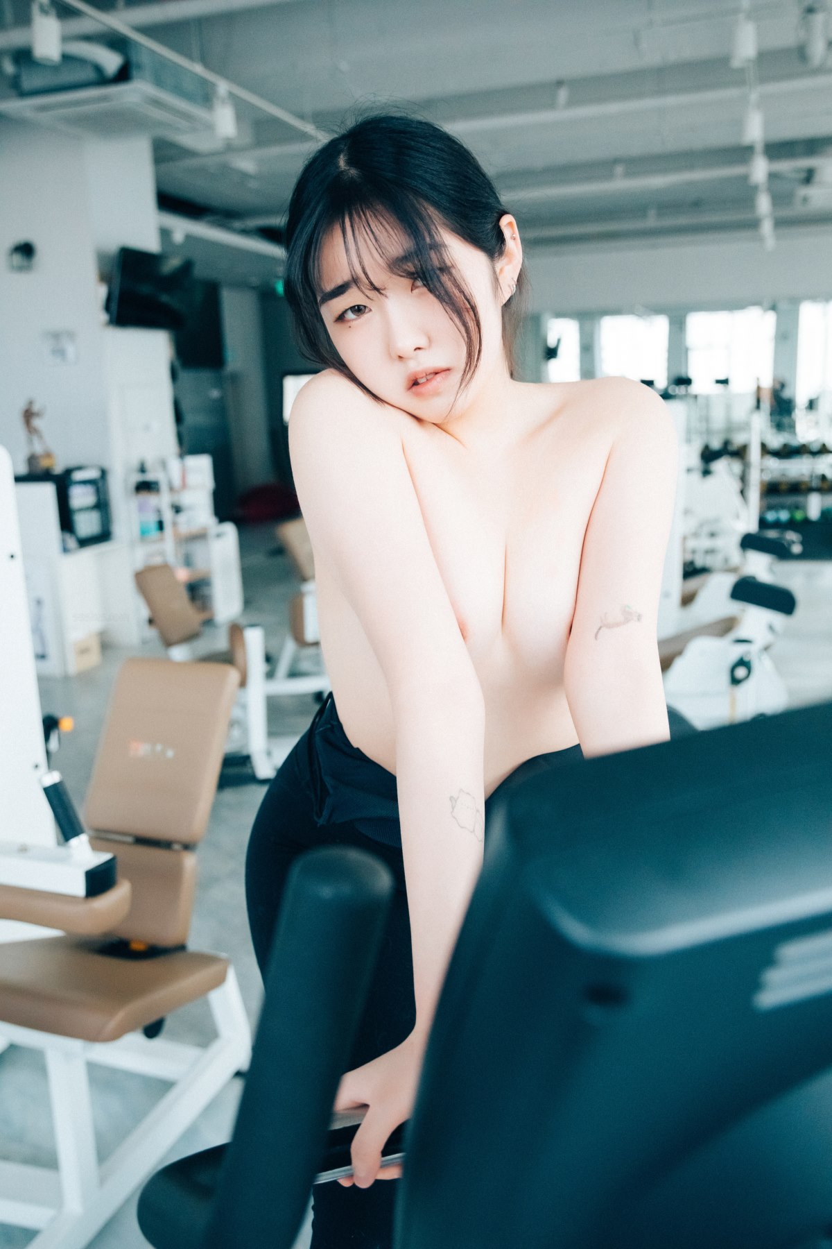 Loozy Sonson 손손 Personal Trainer S Ver 0042 6377820615.jpg