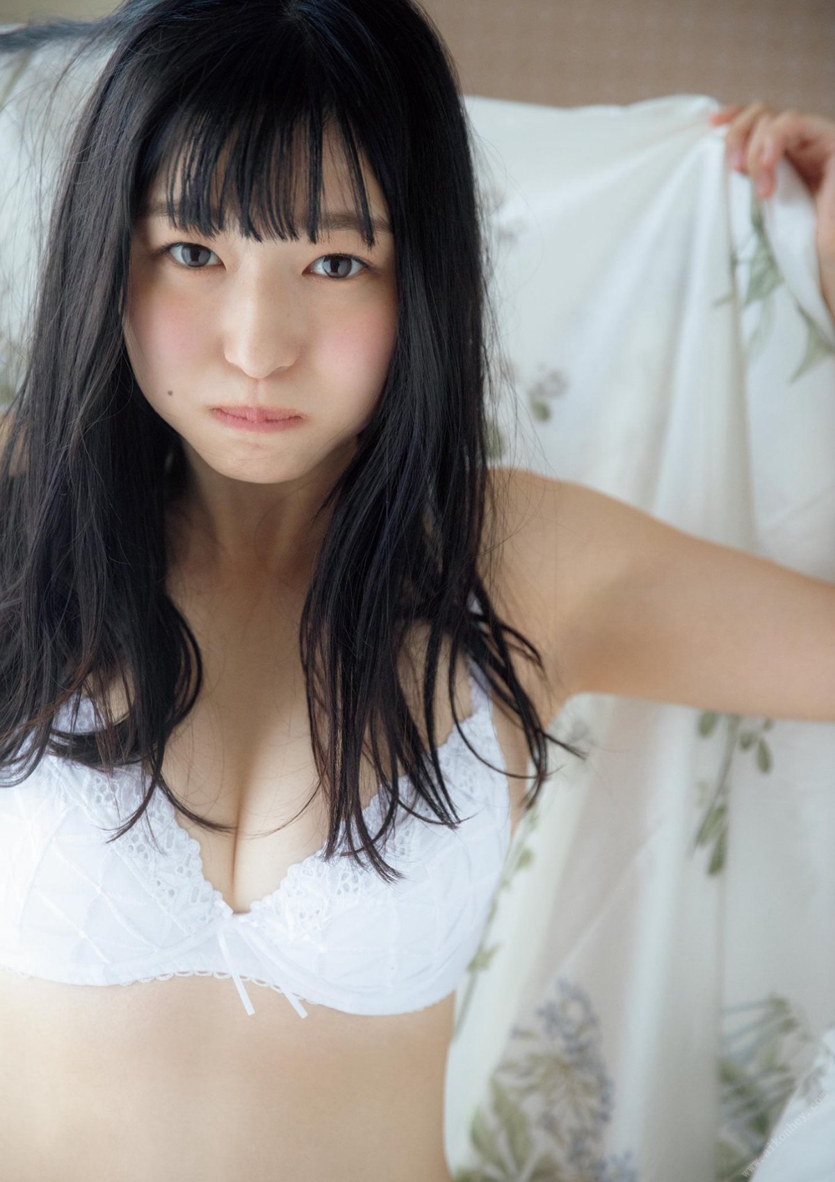 我妻ゆりかファースト写真集 わがままゆりかの天使な笑顔 A 31 5286556884