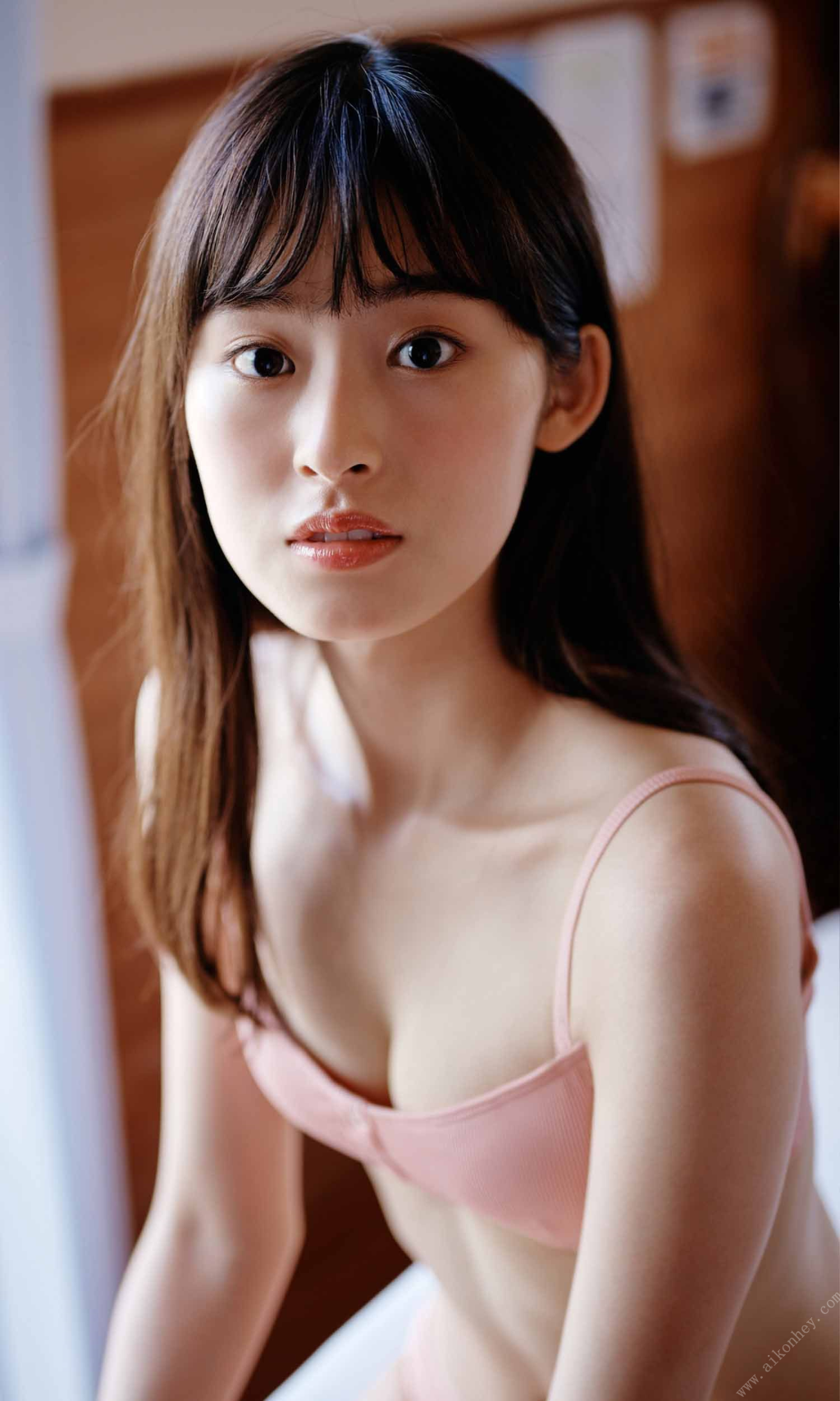 デジタル限定井 本彩花写真集 ヒロインは凛として美しい17歳 35 4193229749