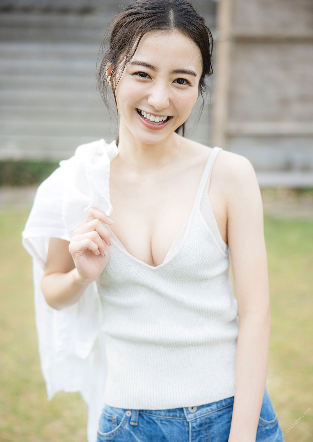 デジタル限定 YJ PHOTO BOOK 高田里穂写真集 お姉さんが大好きだ 5 1725390716