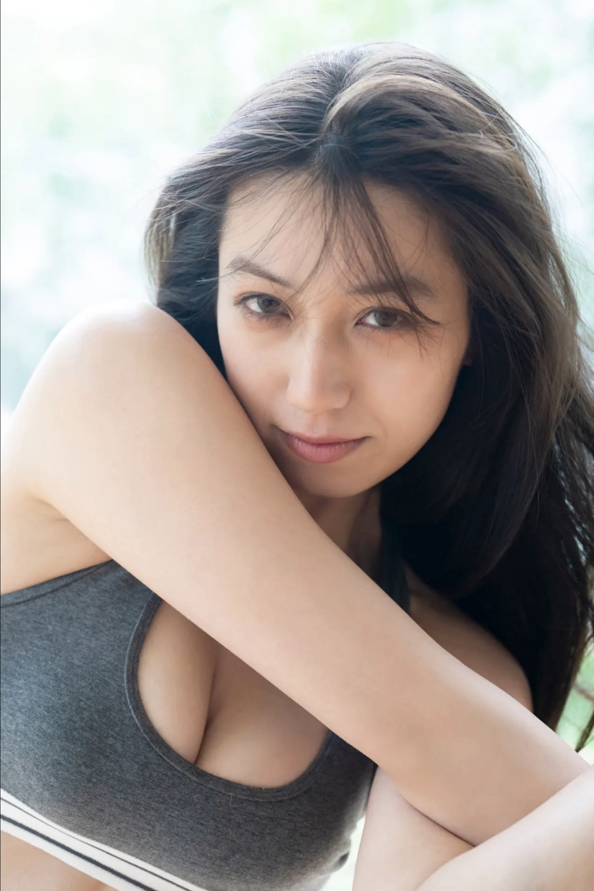 FRIDAYデジタル写真集 Airi Sato 佐藤あいり Glossy Bare Skin Vol 1 0021 0315013318.jpg