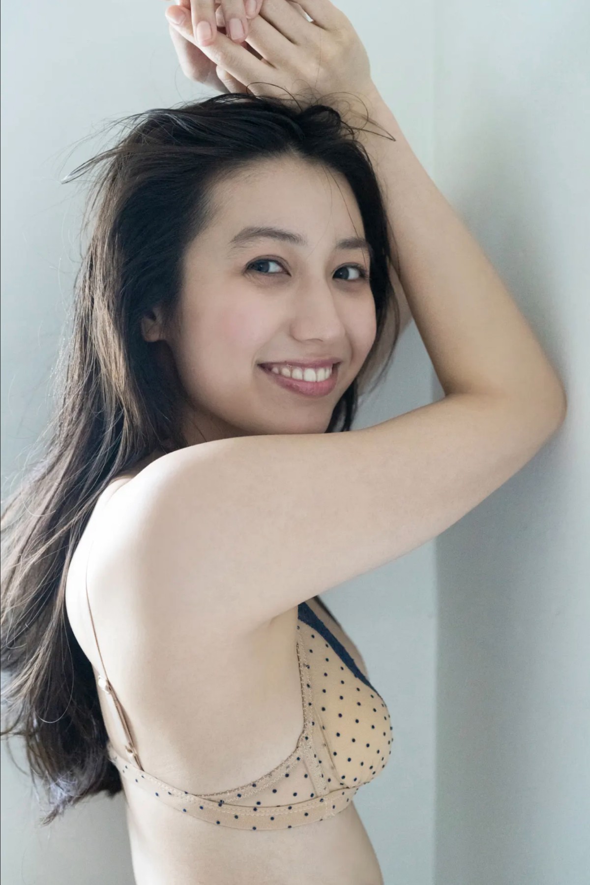 FRIDAYデジタル写真集 Airi Sato 佐藤あいり Glossy Bare Skin Vol 1 0036 9817638692.jpg