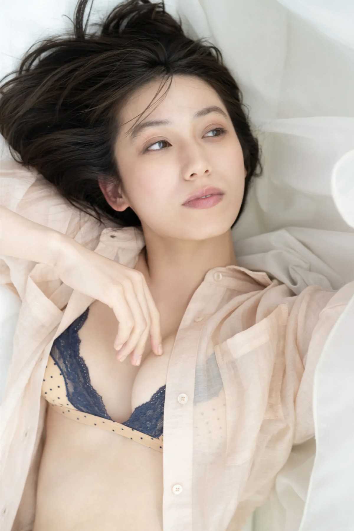 FRIDAYデジタル写真集 Airi Sato 佐藤あいり Glossy Bare Skin Vol 1 0043 9196448835.jpg