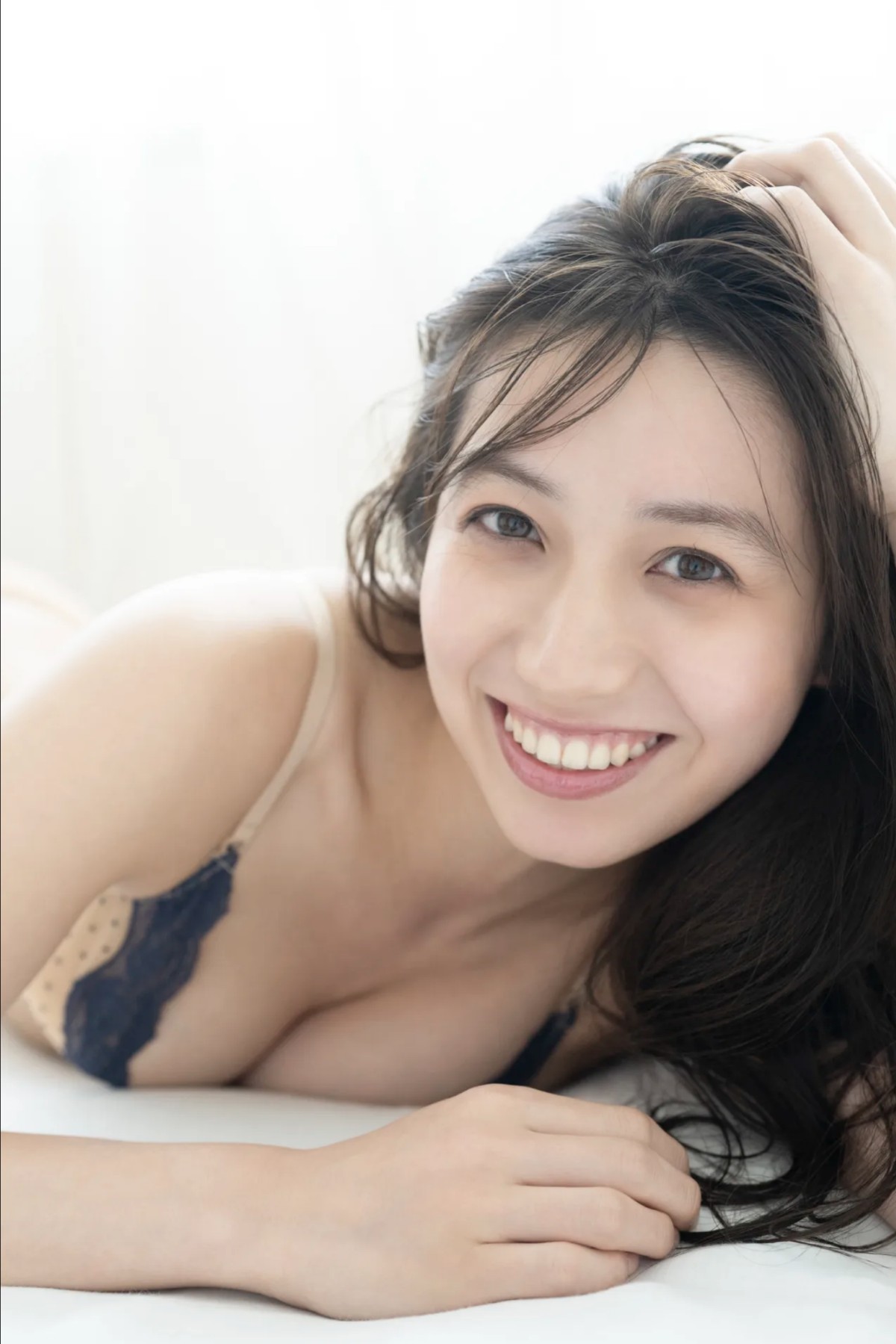 FRIDAYデジタル写真集 Airi Sato 佐藤あいり Glossy Bare Skin Vol 1 0056 7240153641.jpg