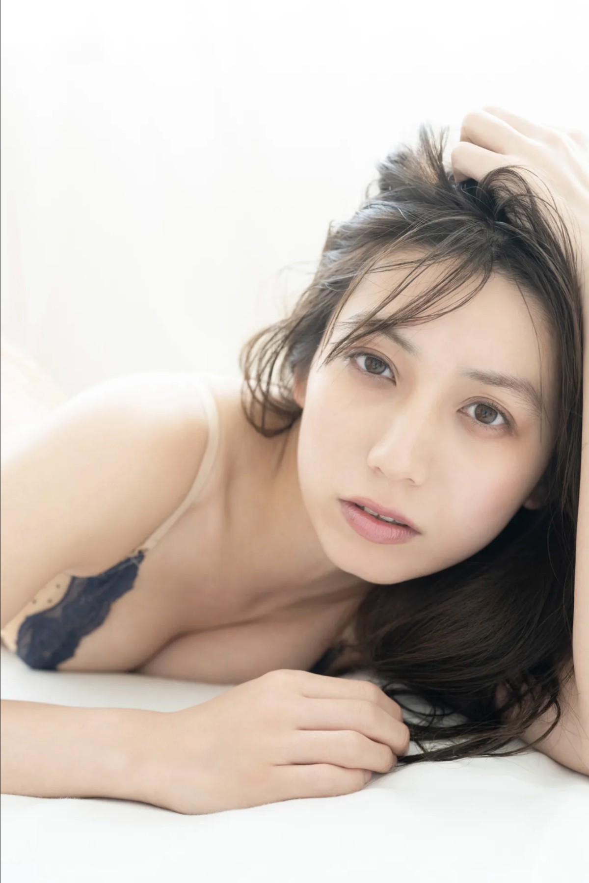 FRIDAYデジタル写真集 Airi Sato 佐藤あいり Glossy Bare Skin Vol 1 0058 1287079196.jpg