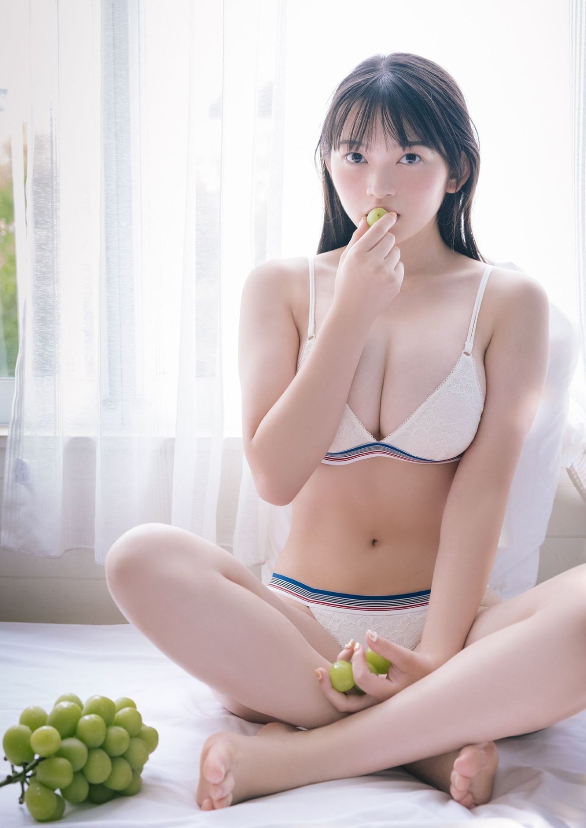 YJ Photobook 2021 09 22 Suzuka Sayama 佐山すずか Let It Shine 0015 9479515760.jpg