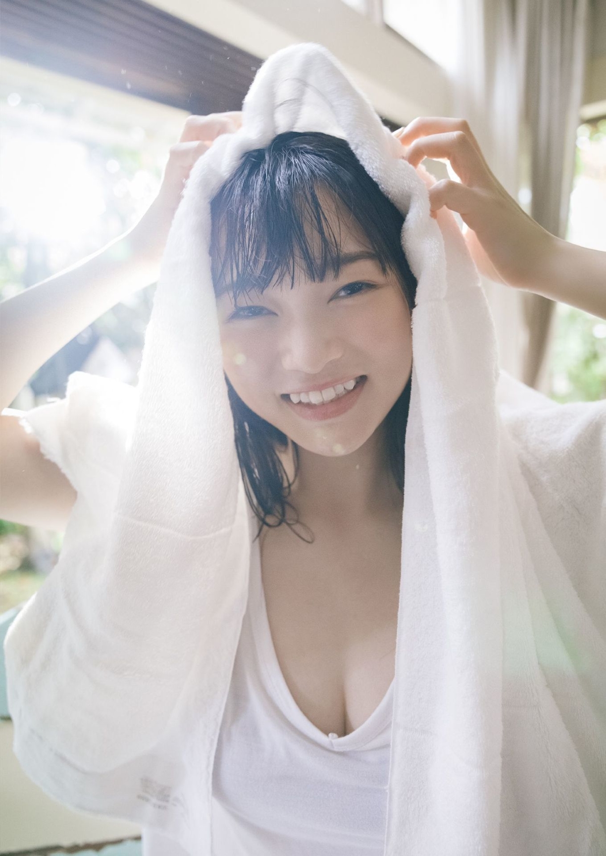 YJ Photobook 2021 09 22 Suzuka Sayama 佐山すずか Let It Shine 0042 0455123459.jpg