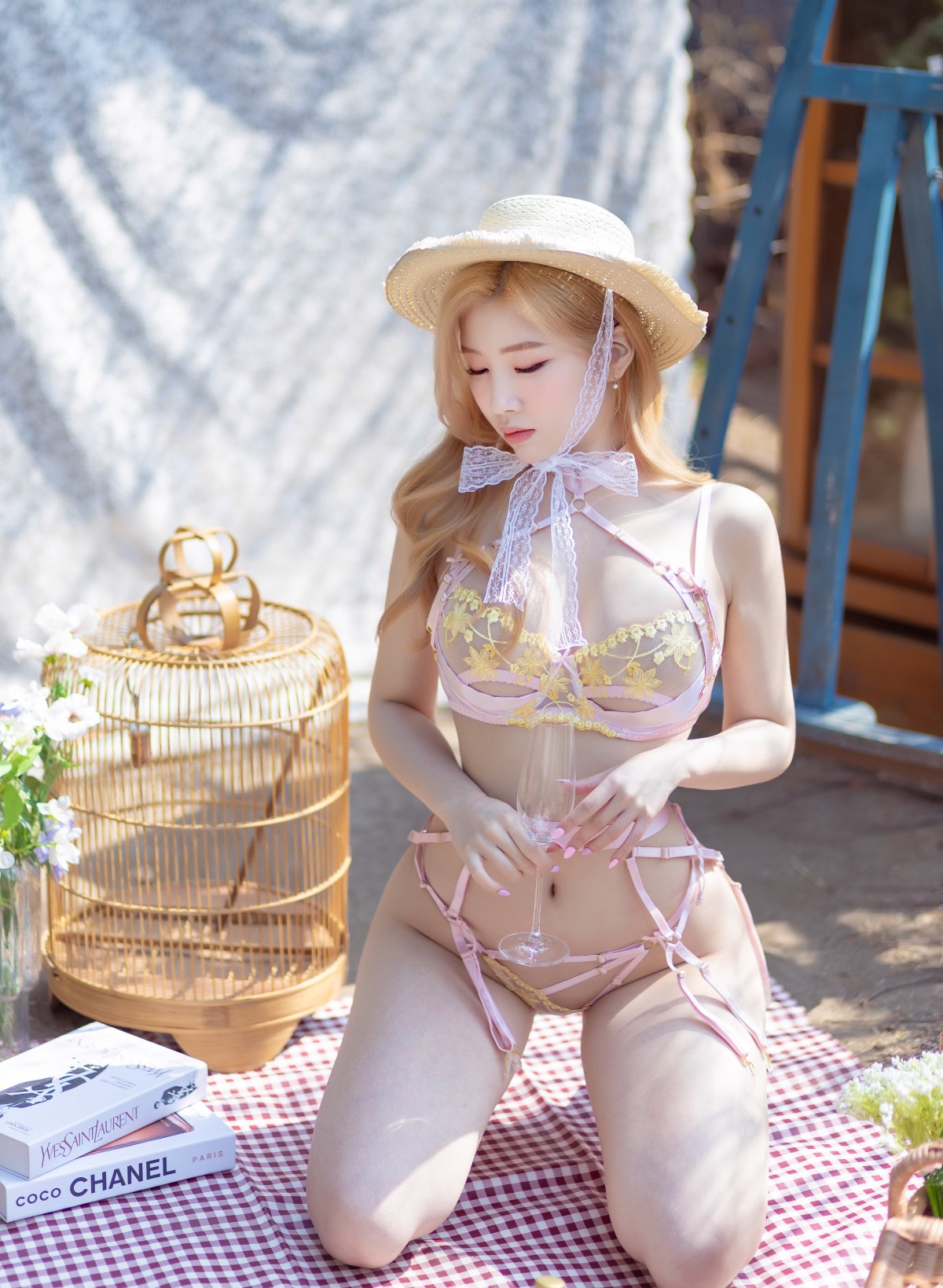 Yebin 전예빈 Picnic 0006 8873843335.jpg