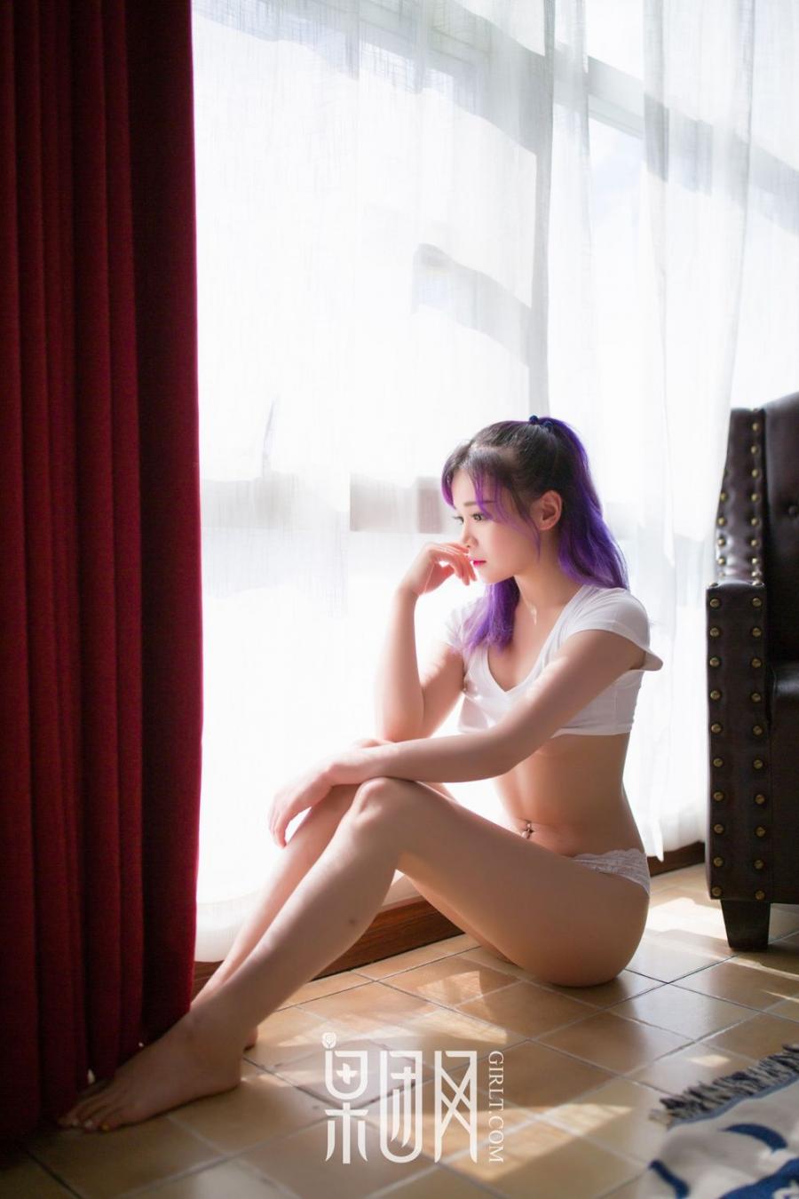 Xiong Chuan Purple Hair Girl Plump Peach Hip