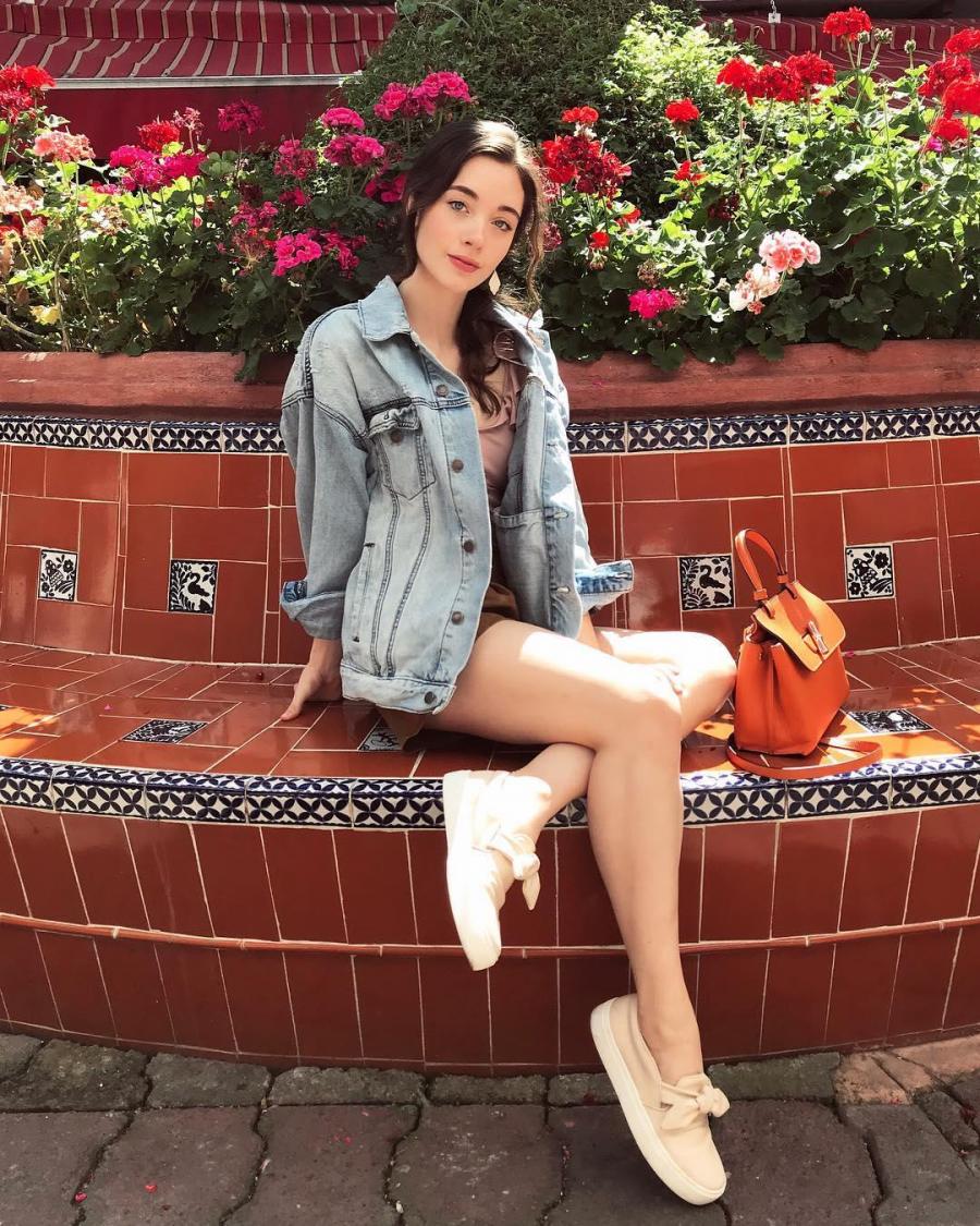 Greta Elizondo Beautiful Legs Temperament Sport Picture and Photo