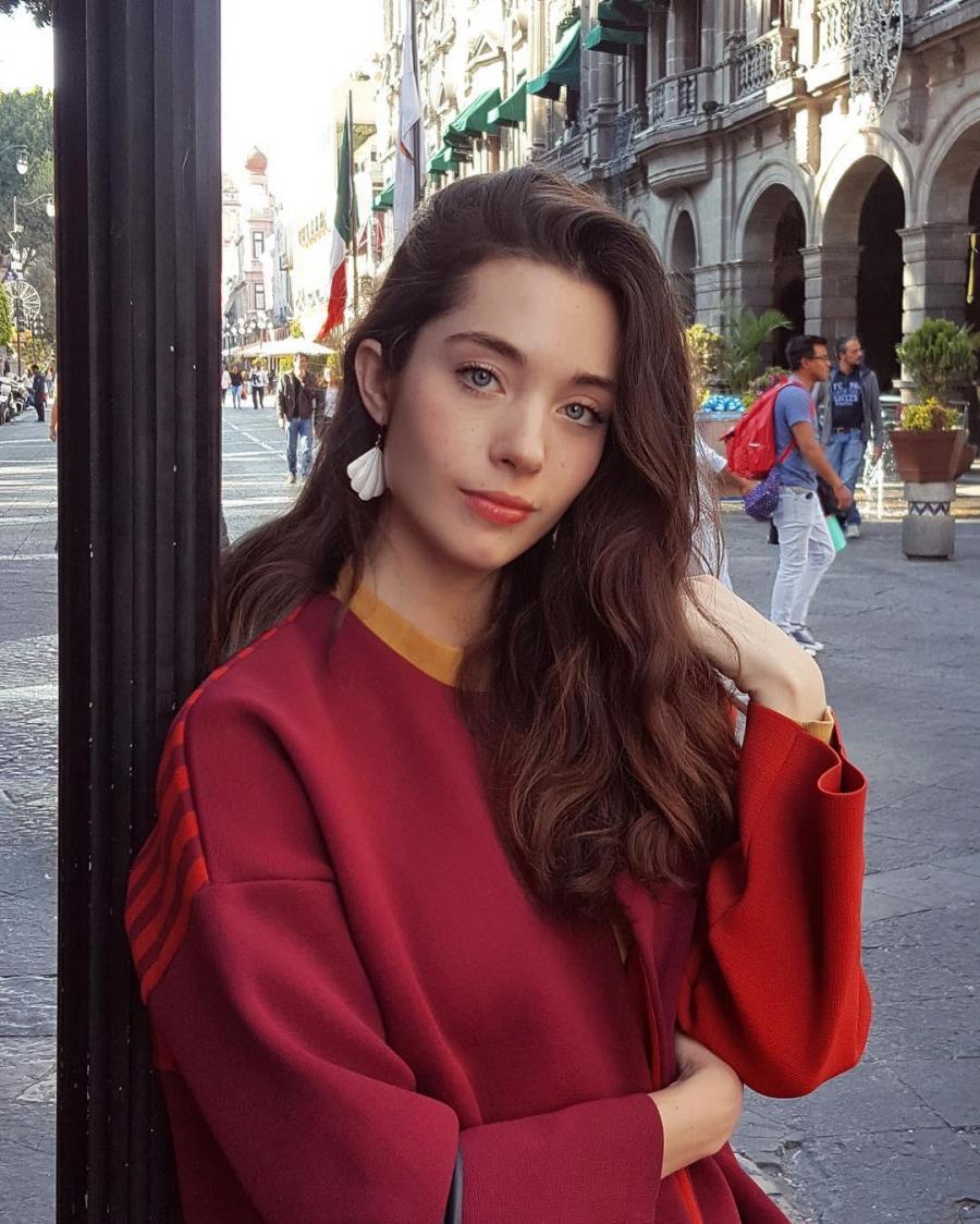 Greta Elizondo Beautiful Legs Temperament Sport Picture and Photo