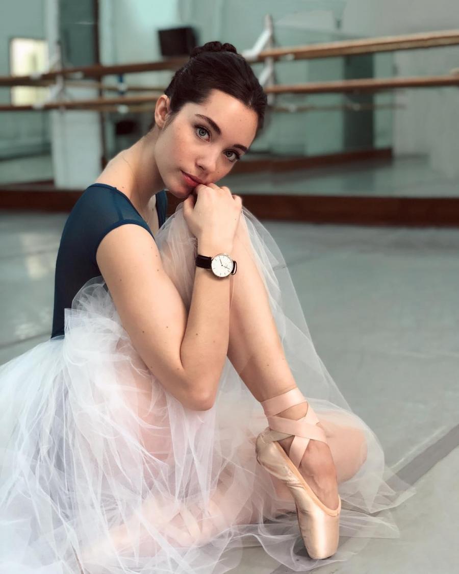 Greta Elizondo Beautiful Legs Temperament Sport Picture and Photo