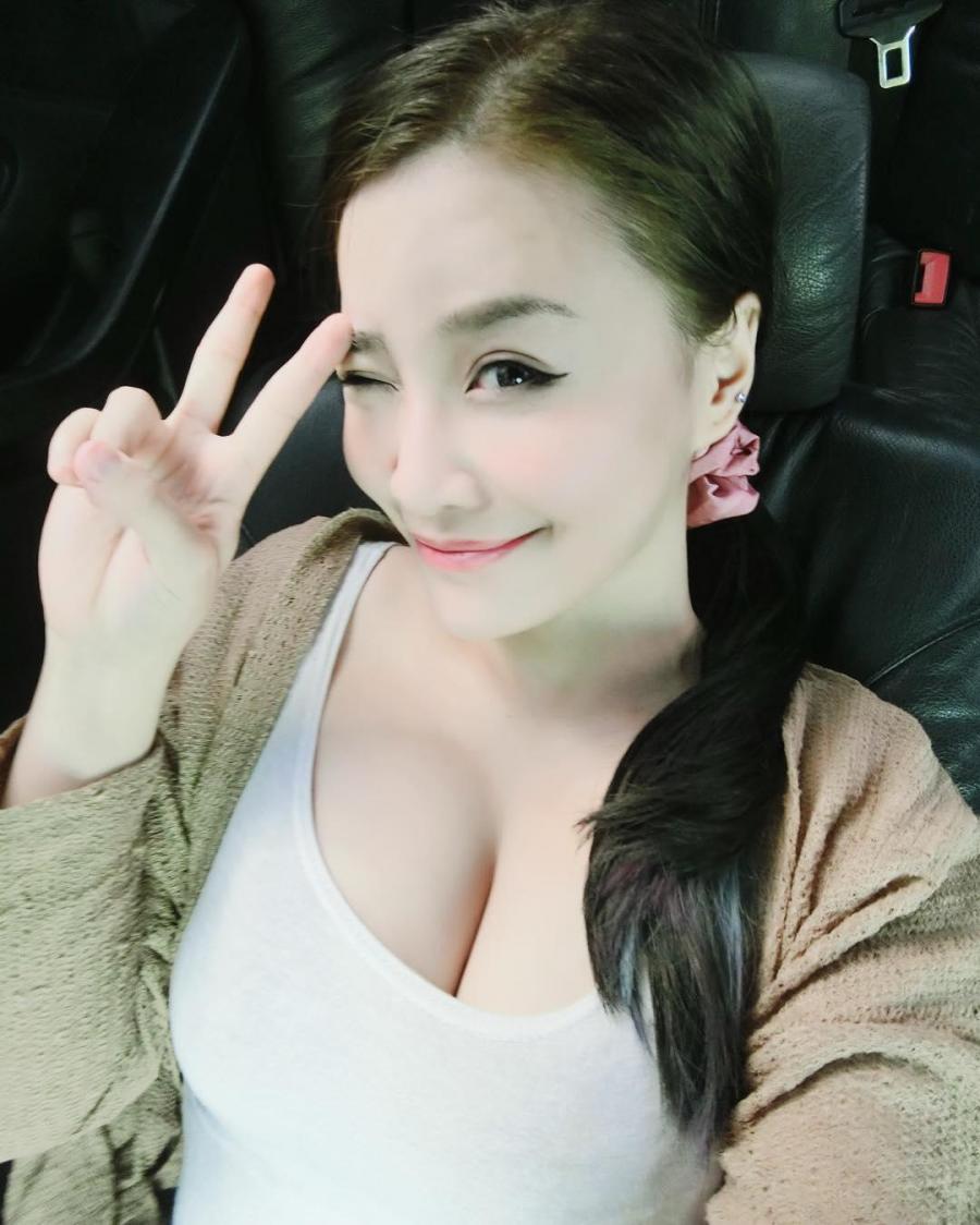 Li Xuan Verna Big Boobs Wild Picture and Photo