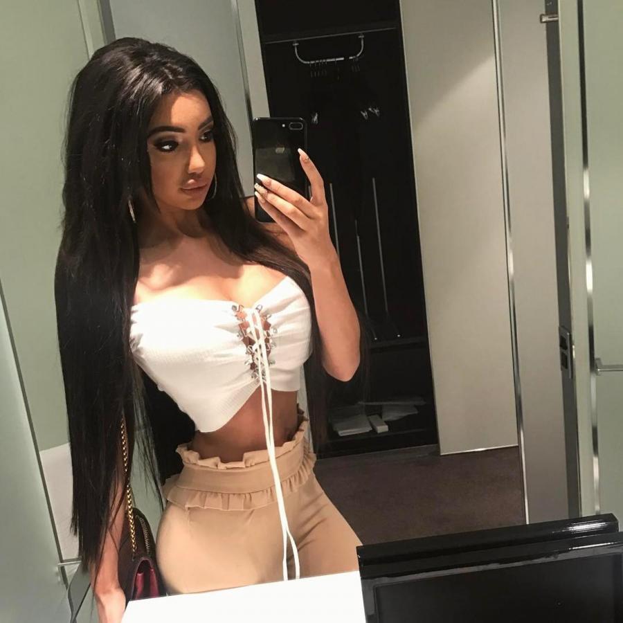 Chloe Khan Huge Boobs Wild Sexy Picture and Photo