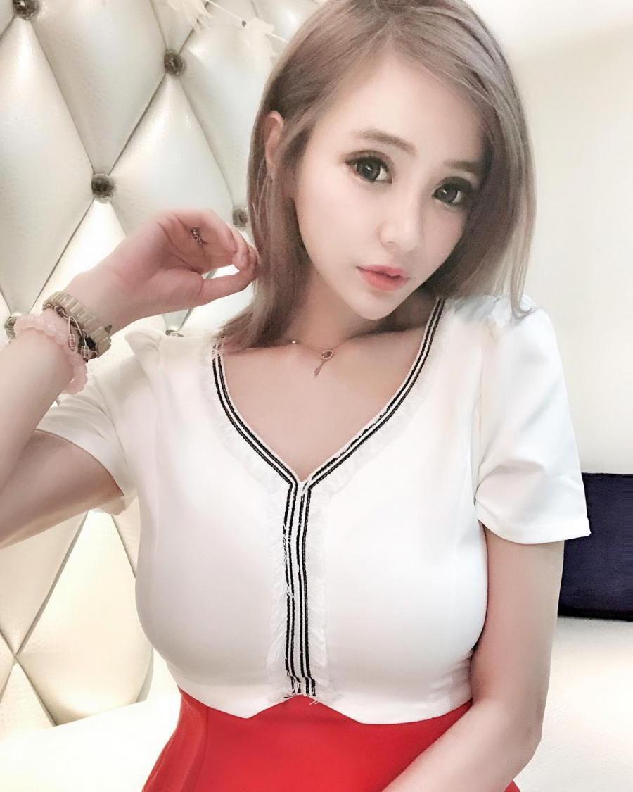 Cute Eyes Girl Yuan Xin Big Boobs Pictures and Photos