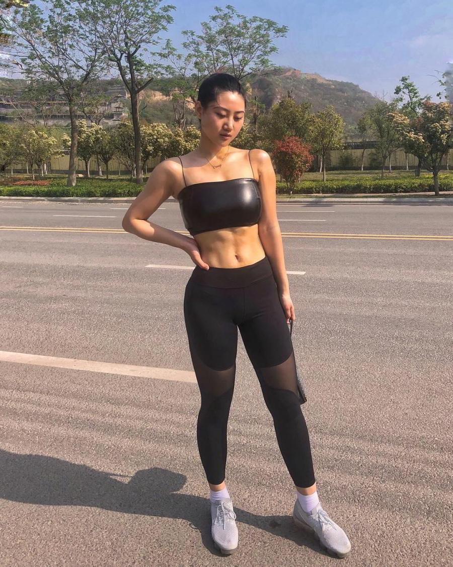 Chinese Fitness Lady Cassy_Luu Devil Body Pictures