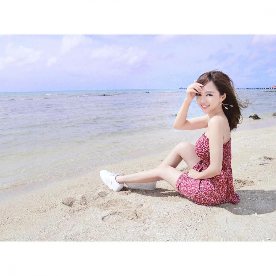 Qiu Han Joanne Cute Bikini Picture and Photo