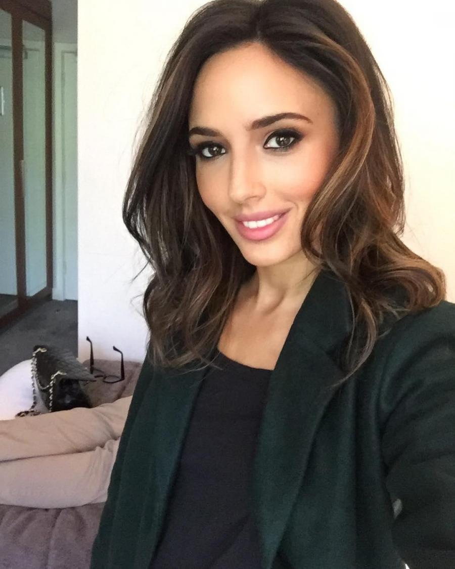 Nadia Forde Sexy Bra Picture and Photo