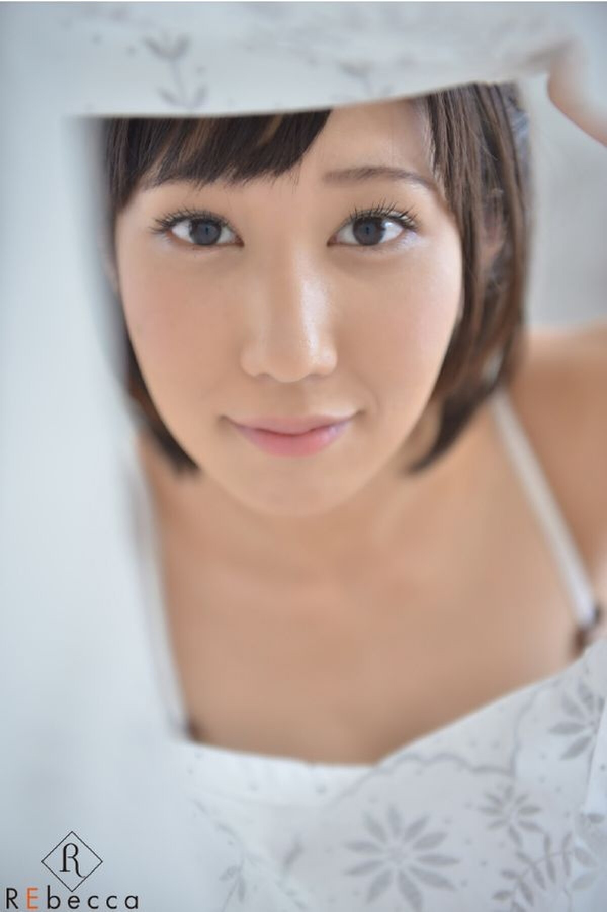 Photobook Riku Minato 湊莉久 Fascinating Short Hair Girls 0026 8880161155.jpg