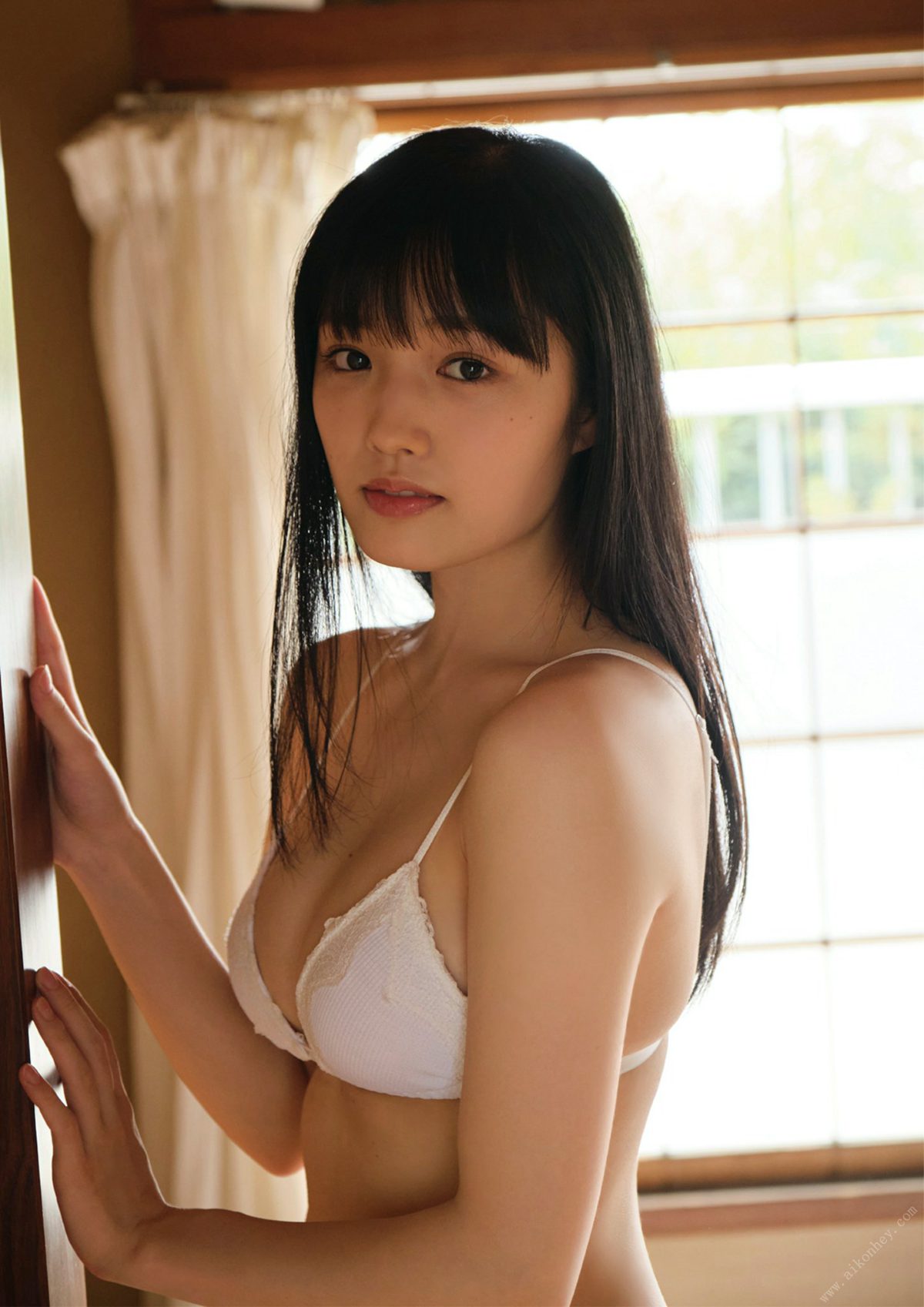 BUBKA Photobook 2021 12 24 Sakura Ando 安藤咲桜 Sakuchin full bloom さくちん、満開。 008 0605600265.jpg