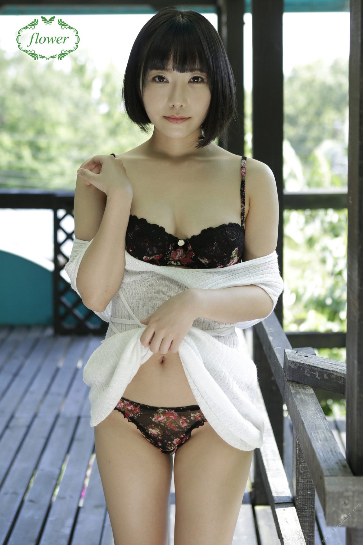 Photobook 2021 06 04 Yui Shirasaka 白坂有以 FLOWER vol.02 43 7002081558.jpg