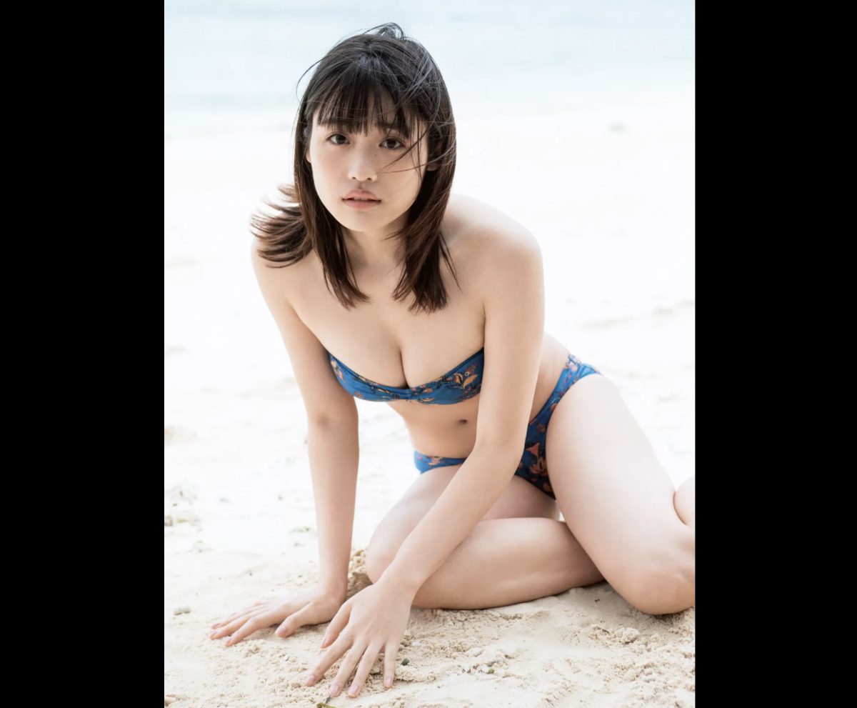 Photobook 2021 02 12 Momoka Ishida 石田桃香 1st Photobook MOMOKA 008 4222702029.jpg