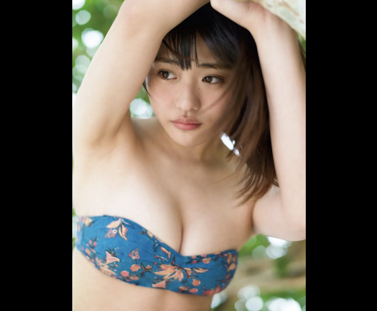 Photobook 2021 02 12 Momoka Ishida 石田桃香 1st Photobook MOMOKA 013 2893362723.jpg