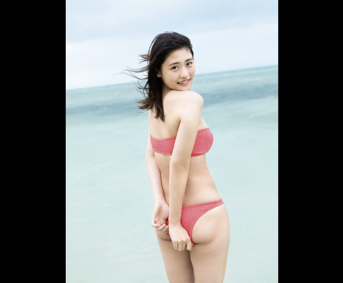 Photobook 2021 02 12 Momoka Ishida 石田桃香 1st Photobook MOMOKA 069 6559166907.jpg